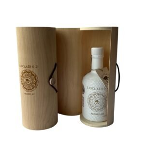 l.cladi-evoo-limited-edition-glass-250ml-a-02 Likoolijk houten cadeaulabel en flessenverpakking voor Griekse extra vierge olijfolie, koudgeperst uit Halkidiki, origineel design met natuurlijke uitstraling, voorzien van een elegante houten doos en een prachtig gedecoreerde fles.