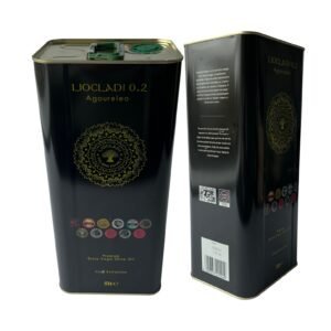 - Zwart blikje met gouden details voor premium Griekse olijfolie uit Halkidiki, koudgeperst, verpakt in een elegante metalen verpakking.